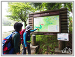 天城高原ゴルフ場の登山口にてコース説明（photo by アライさん）