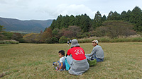 芝生広場でおやつタイム