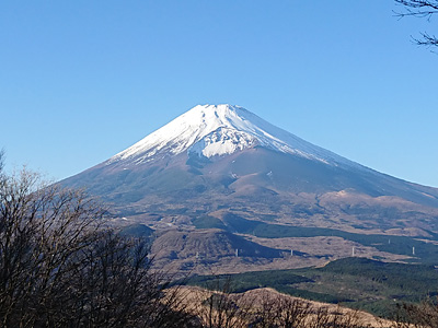 愛鷹山・黒岳山頂からみた富士山